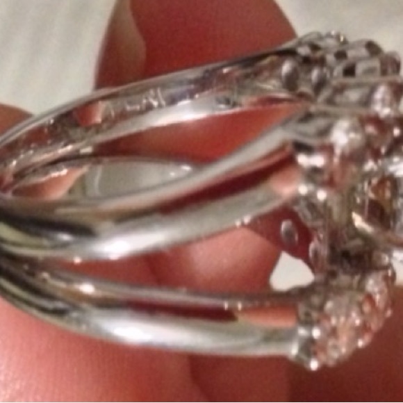 Platinum diamond ring - Picture 2 of 10